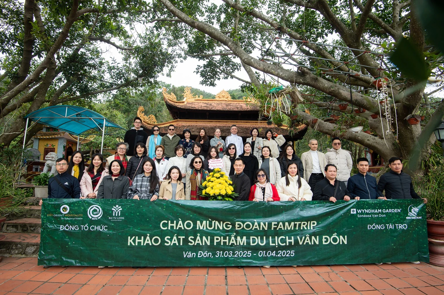 Hơn 40 doanh nghiệp lữ hành khảo sát sản phẩm du lịch Vân Đồn, Quảng Ninh